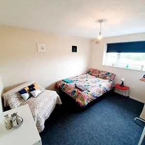  Apartment Town Centre 3 Bedroom United Kingdom