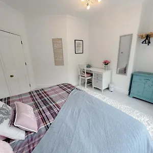 Queens Park View - 1 Bedroom Apartment