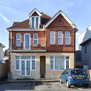  Holiday home Pinecliffe Avenue United Kingdom